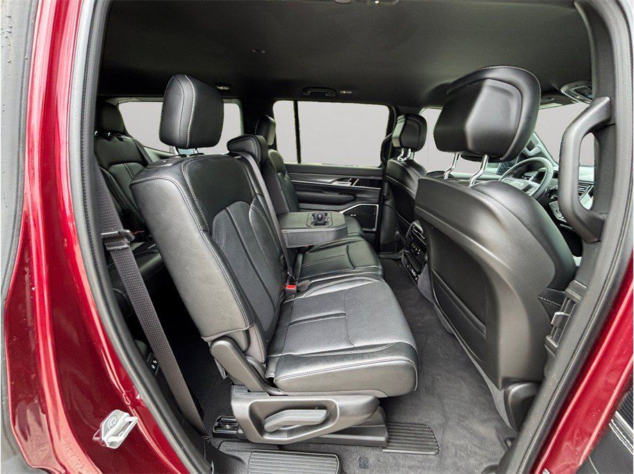 Used 2024 Jeep Wagoneer Series II w/ Flexible Seating Group RWD image 46
