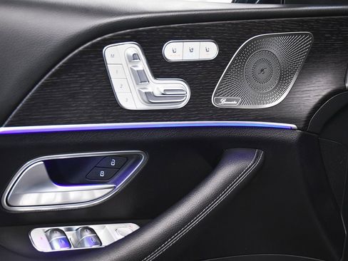 Used 2025 Mercedes-Benz GLS 450 4MATIC image 10