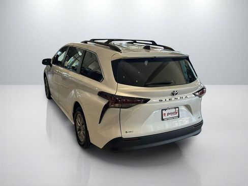 New 2026 Toyota Sienna XLE image 7