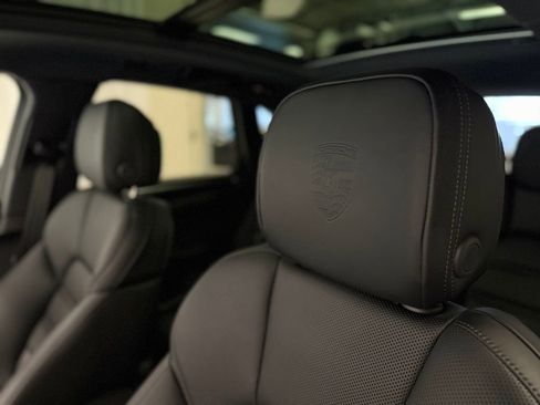 Certified 2026 Porsche Macan Turbo AWD/4WD image 6