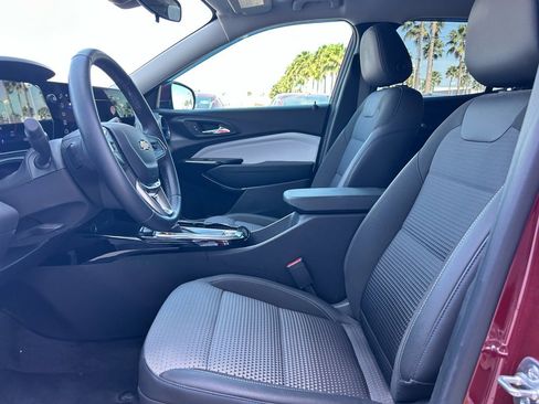 Used 2025 Chevrolet Trax LT w/ Driver Confidence Package image 10