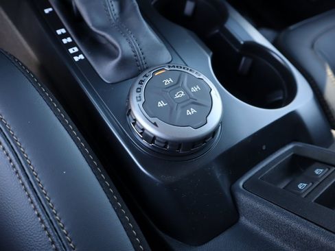 New 2025 Ford Bronco Badlands image 11