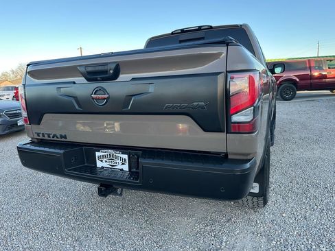 Used 2021 Nissan Titan PRO-4X w/ Off Road Protection Package image 10