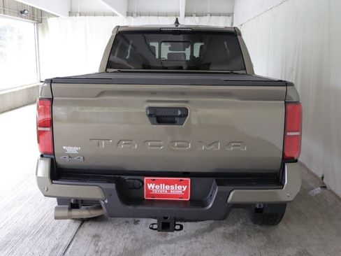 Used 2024 Toyota Tacoma TRD Off-Road w/ TRD Off Road Premium Package AWD/4WD image 27