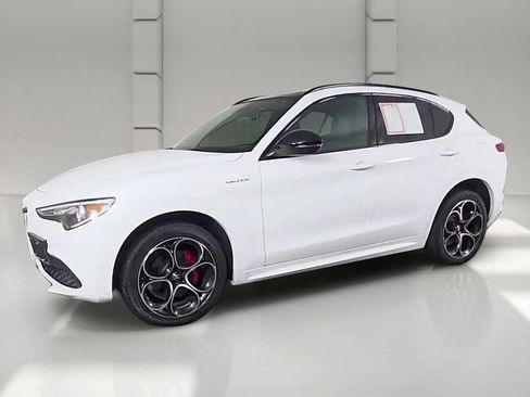 Used 2023 Alfa Romeo Stelvio Veloce AWD/4WD image 48