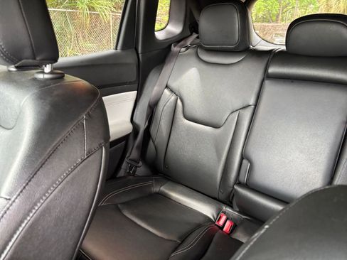 Used 2025 Jeep Compass Limited image 39