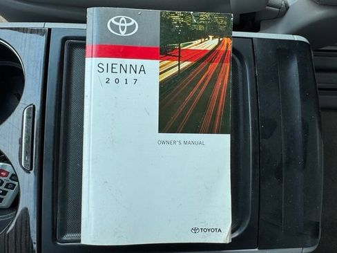 Used 2017 Toyota Sienna XLE w/ XLE Navigation Package FWD image 23