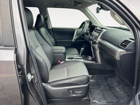 Used 2022 Toyota 4Runner SR5 Premium image 10