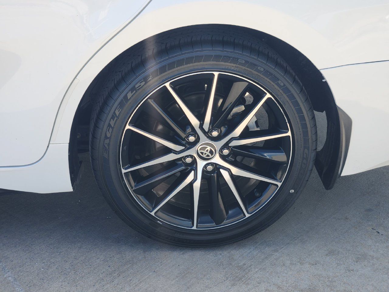 Used 2023 Toyota Camry SE w/ Convenience Package FWD image 11