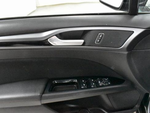Used 2016 Ford Fusion SE image 19