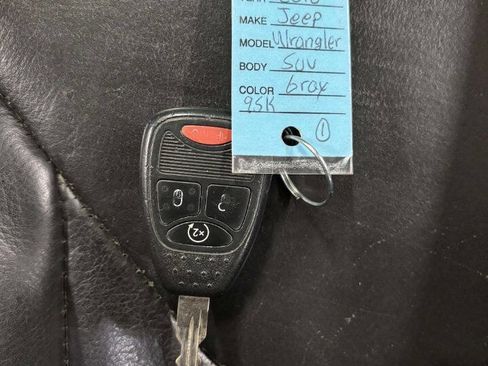 Used 2016 Jeep Wrangler Unlimited Rubicon image 41