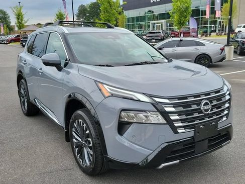 Used 2025 Nissan Rogue Platinum FWD image 3