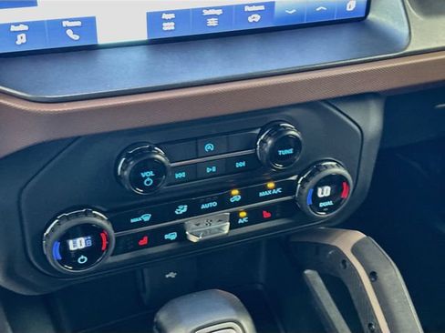 Used 2024 Ford Bronco Outer Banks AWD/4WD image 16