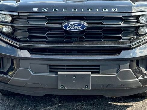 Used 2025 Ford Expedition Active AWD/4WD image 4