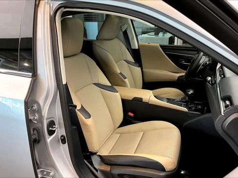 Used 2021 Lexus ES 300h w/ Premium Package image 8