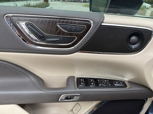 Certified 2020 Lincoln Continental w/ Premium Package FWD image 13