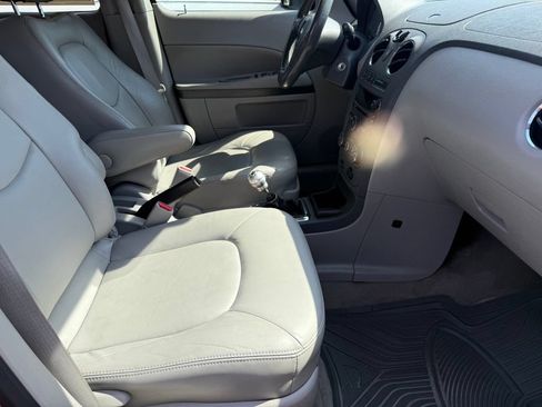 Used 2010 Chevrolet HHR LT FWD image 24