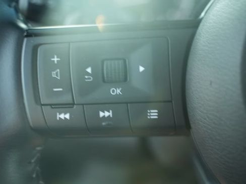 Used 2025 Nissan Pathfinder SL AWD/4WD image 33
