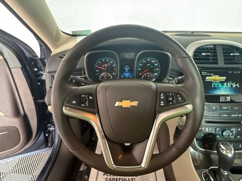 Used 2015 Chevrolet Malibu LT w/ Leather Package FWD image 3