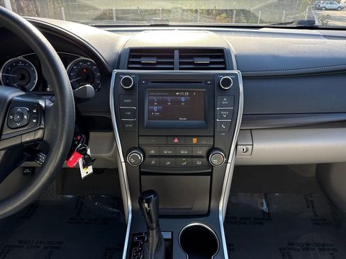 Used 2016 Toyota Camry LE image 17