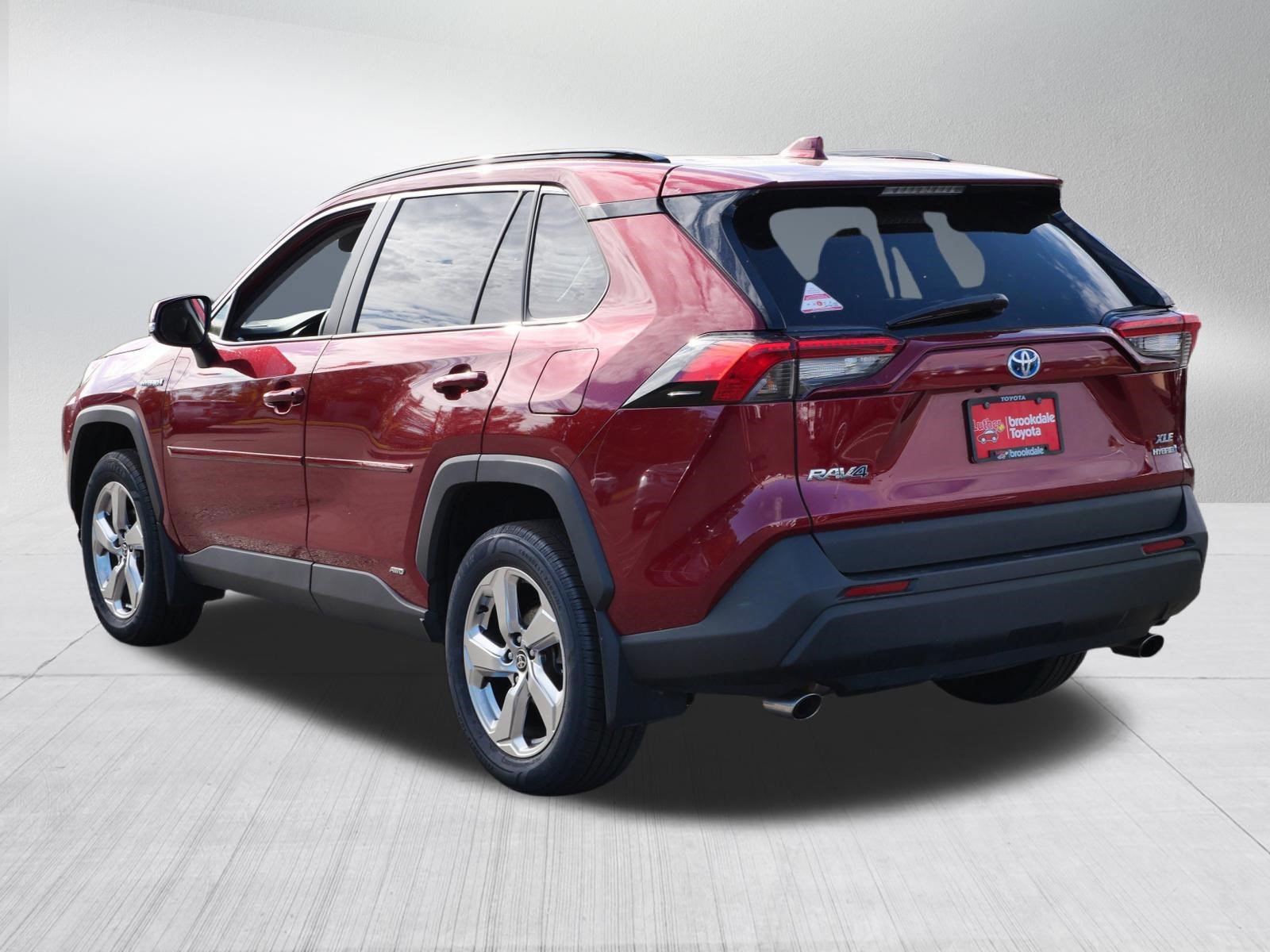 Certified 2021 Toyota RAV4 XLE Premium AWD/4WD image 5
