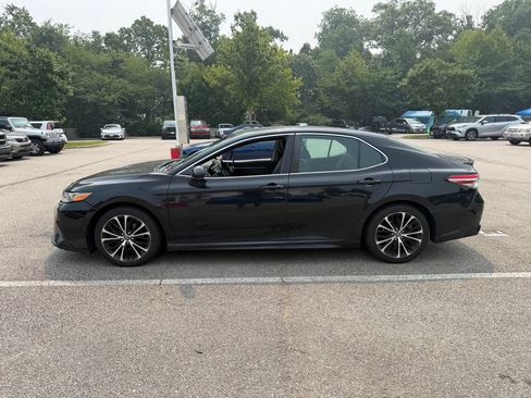 Used 2019 Toyota Camry SE FWD image 7