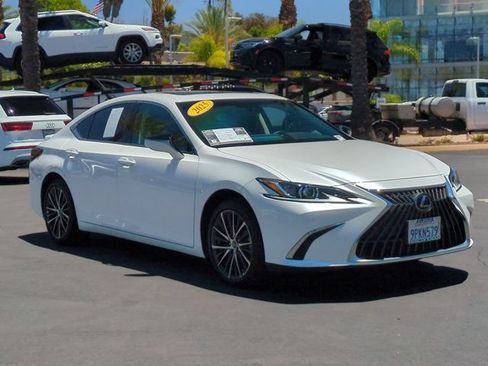 Used 2025 Lexus ES 300h w/ Premium Package FWD image 3