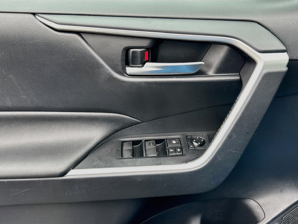 Used 2019 Toyota RAV4 XLE FWD image 23