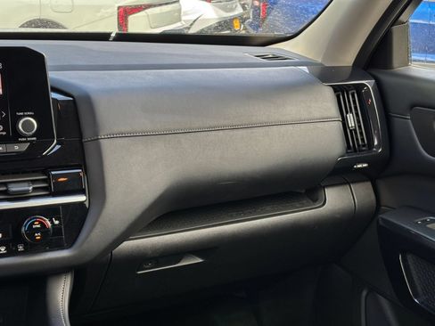Used 2025 Nissan Pathfinder SV AWD/4WD image 38