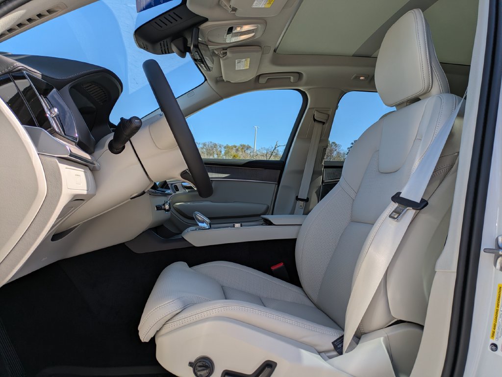 New 2026 Volvo XC90 B5 Ultra w/ Protection Package Premier AWD/4WD image 2