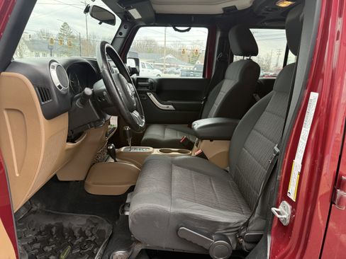 Used 2012 Jeep Wrangler Unlimited Sahara w/ Connectivity Group image 11