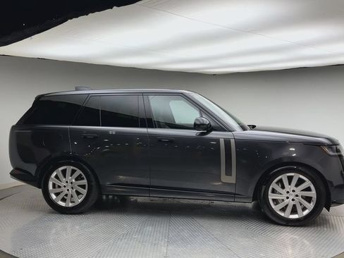 Certified 2025 Land Rover Range Rover SE AWD/4WD image 9