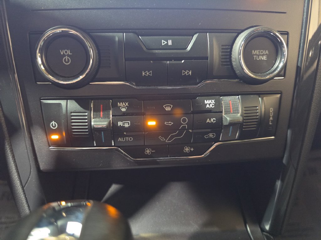 Used 2019 Ford Explorer XLT w/ Equipment Group 201A AWD/4WD image 16