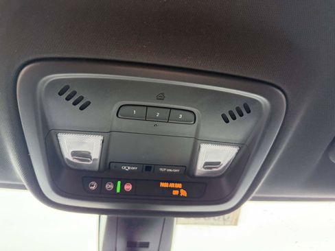 Used 2023 Chevrolet Traverse LT AWD/4WD image 31