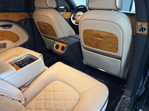 Used 2016 Bentley Mulsanne image 17