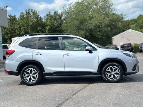 Used 2023 Subaru Forester Premium AWD/4WD image 6