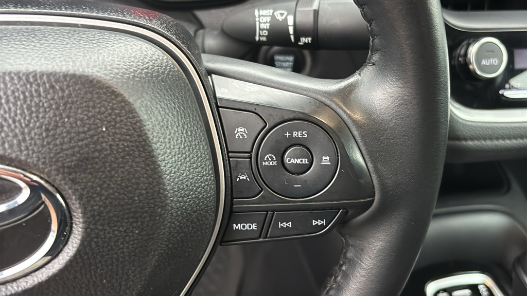 Used 2025 Toyota Corolla SE FWD image 18