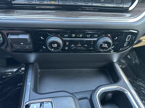 Used 2025 Chevrolet Silverado 1500 LT Trail Boss w/ Convenience Package II AWD/4WD image 16