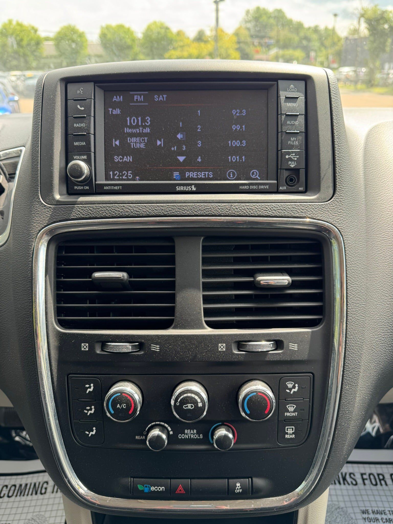 Used 2018 Dodge Grand Caravan SE w/ UConnect Hands-Free Group FWD image 16