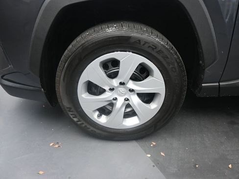 Used 2022 Toyota RAV4 LE image 23