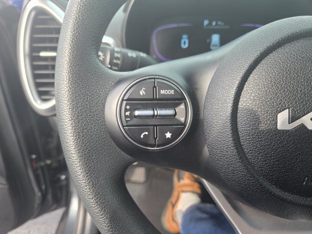 Used 2025 Kia Soul LX w/ LX Technology Package FWD image 15