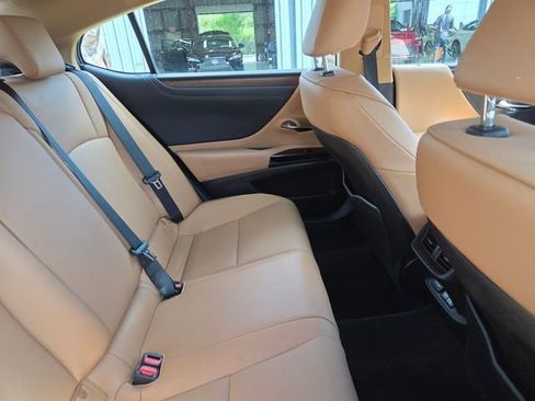 Used 2024 Lexus ES 350 w/ Premium Package image 4
