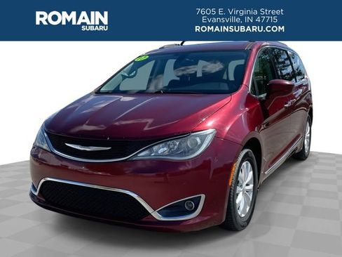 Used 2017 Chrysler Pacifica Touring-L image 1