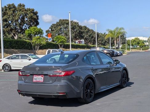 Used 2026 Toyota Camry SE w/ Convenience Package image 5