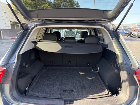 Used 2022 Volkswagen Tiguan SE AWD/4WD image 31