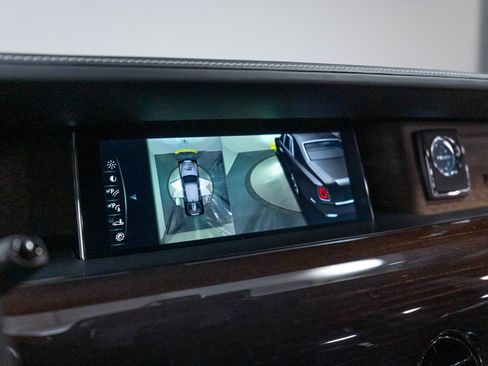 Used 2024 Rolls-Royce Phantom Sedan w/ The Phantom Package RWD image 75