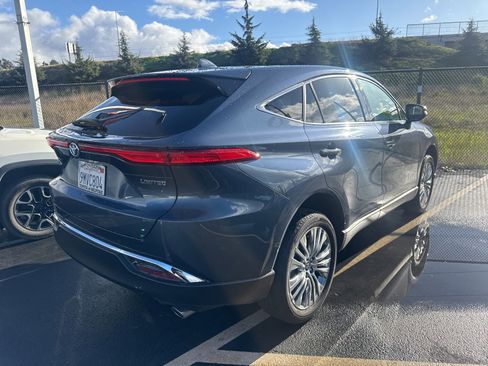 Used 2024 Toyota Venza Limited image 2