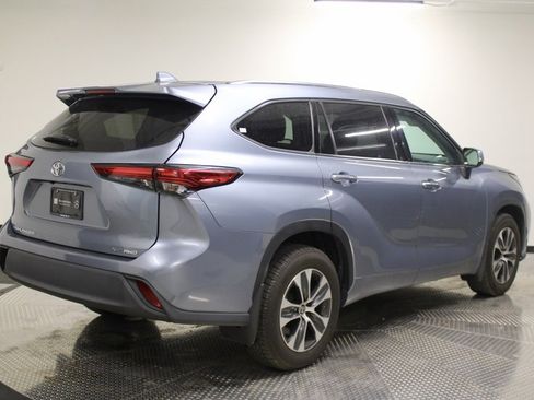 Used 2021 Toyota Highlander XLE image 11