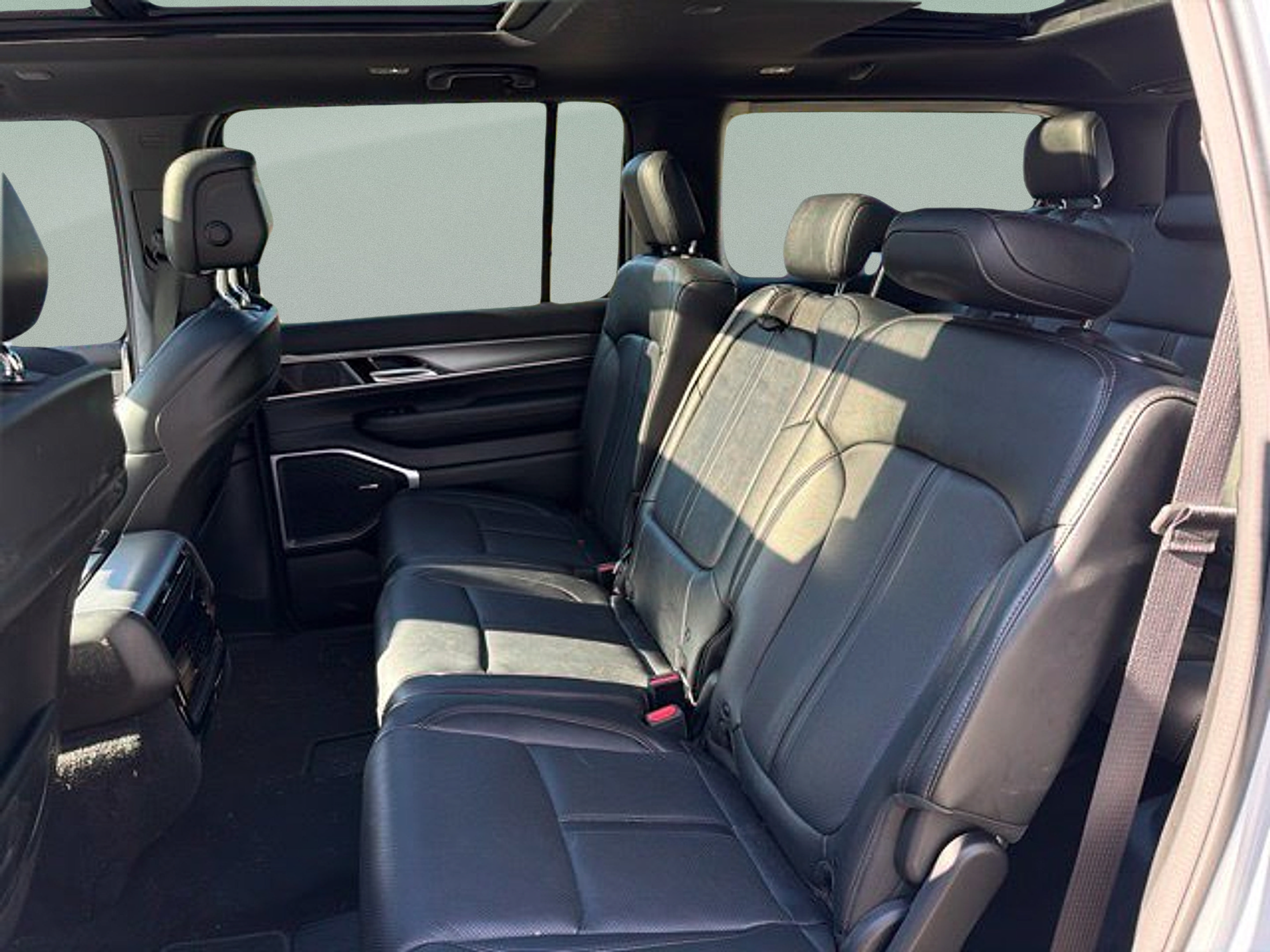 Used 2023 Jeep Wagoneer Series II AWD/4WD image 15
