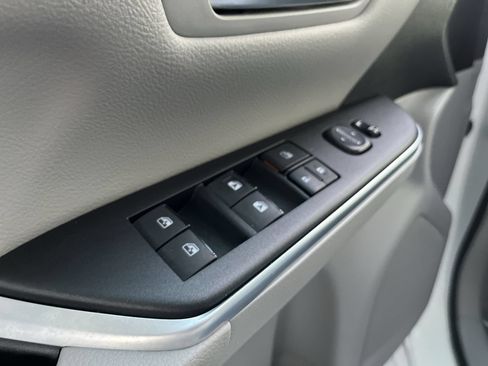 Used 2015 Toyota Camry LE FWD image 3